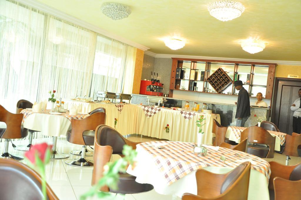 Empire Addis International Hotel Bagian luar foto